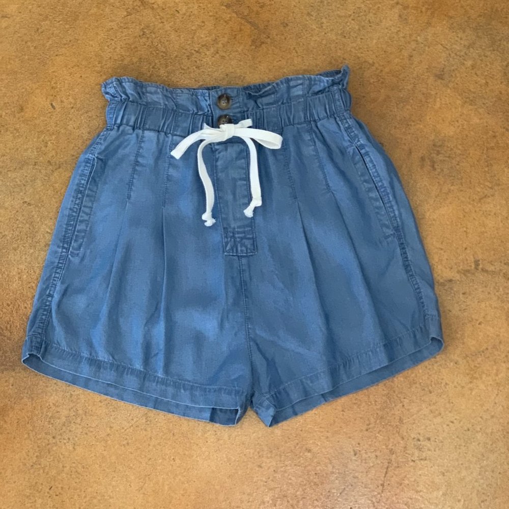 Women's Pleated High Wasted Shorts w/Front & Back Pockets